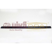 молдинг двери передней правой