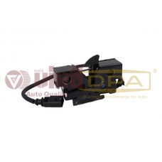 замок капота