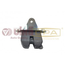 замок двери багажника