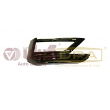 рамка противотуманной фары правая