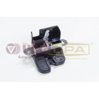 замок двери багажника