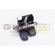 замок двери багажника