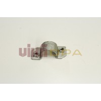 скоба стабилизатора левая  (18 мм)