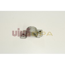 скоба стабилизатора левая  (18 мм)