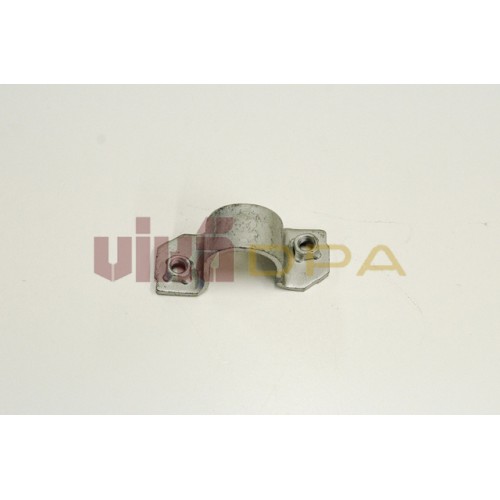 скоба стабилизатора левая  (18 мм)