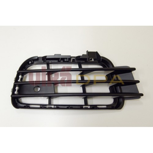 заглушка бампера переднего правая