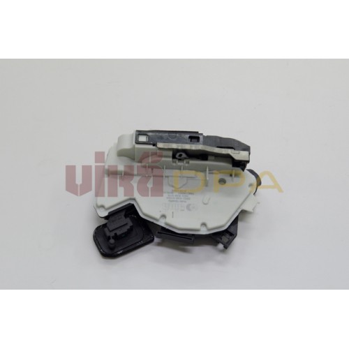 замок двери задней левой