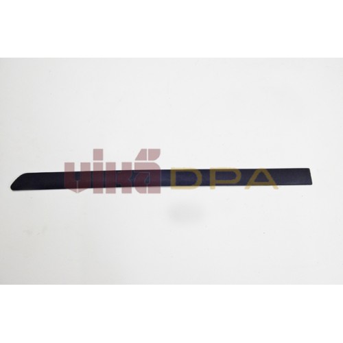 молдинг двери задней левой