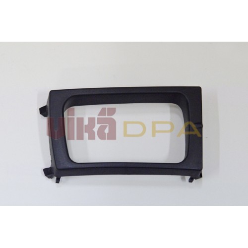 рамка противотуманной фары правая