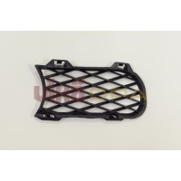 решетка противотуманной фары правая