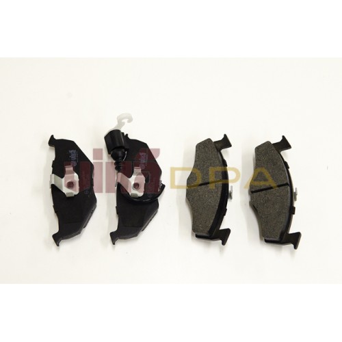 колодки тормозные передние с датчиком