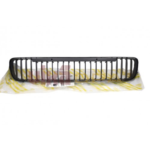 решетка бампера переднего центральная