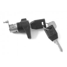 замок двери багажника