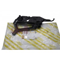 кронштейн фары левой