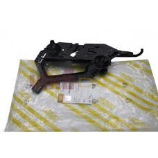 кронштейн фары левой