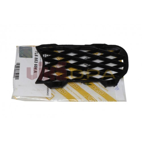 решетка противотуманной фары правая