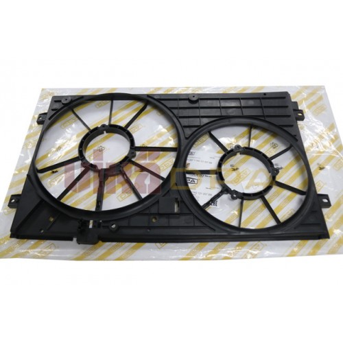 кожух вентиляторов (радиатора и кондиционера)