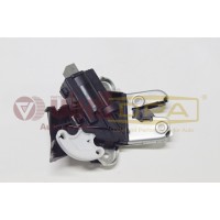 замок двери багажника